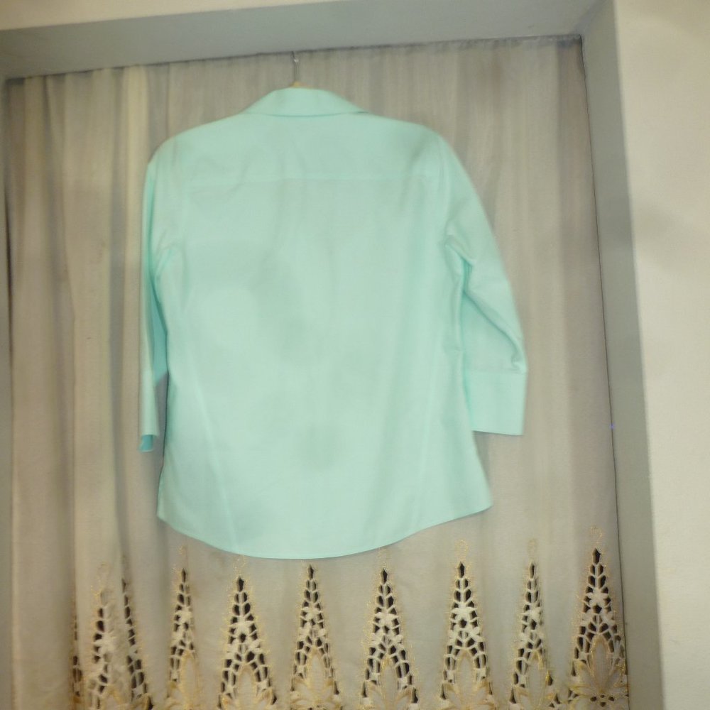 Foxcroft Button- front ,Crisp, Easy-Care, Non-Iron Cotton Shirt Sz 4 - Picture 4 of 10